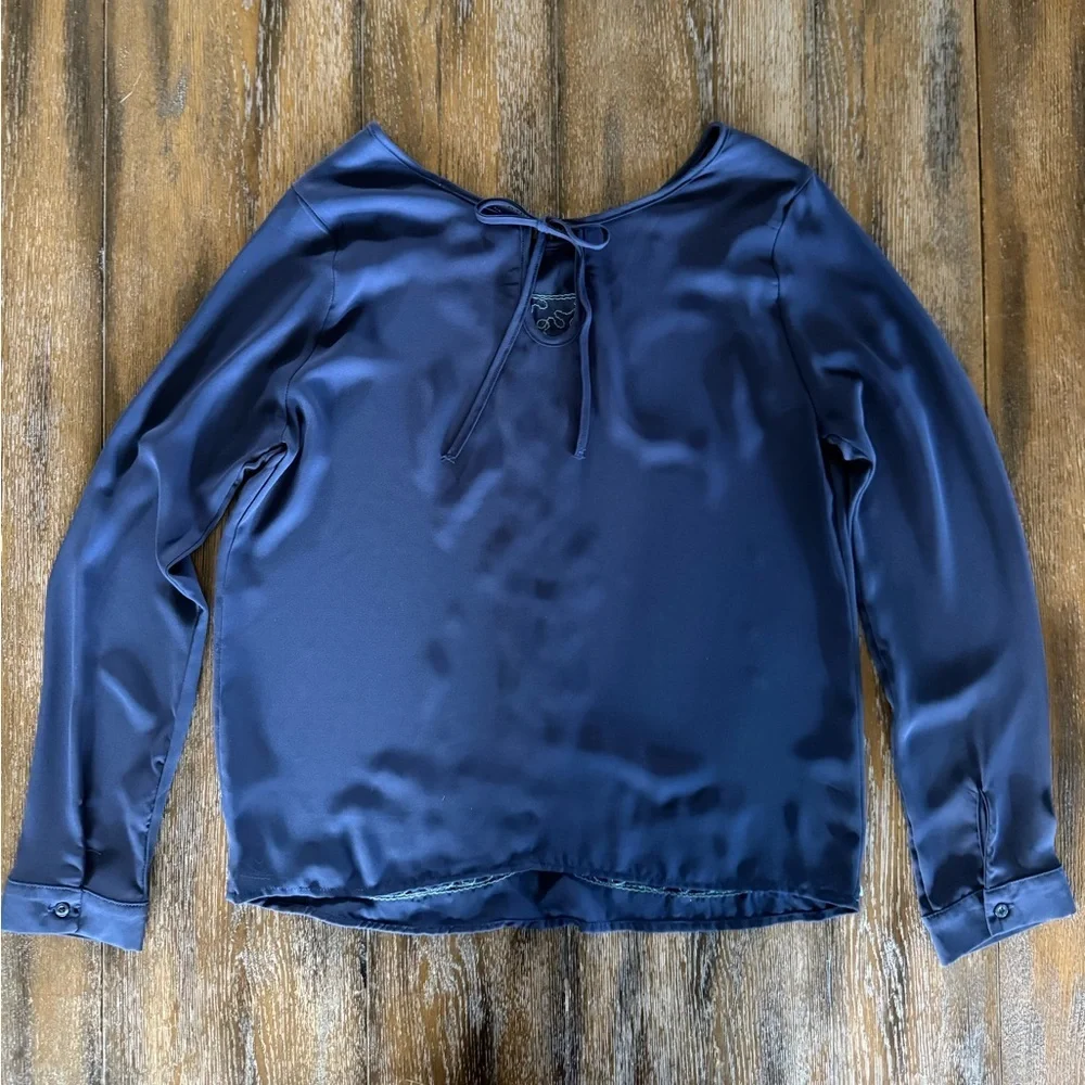 Buttons Women’s Navy Blue Blouse with Green Embroidery Size M - Picture 2 of 8